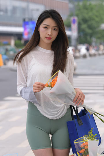 国产主播苗条秘书上班时间去厕所